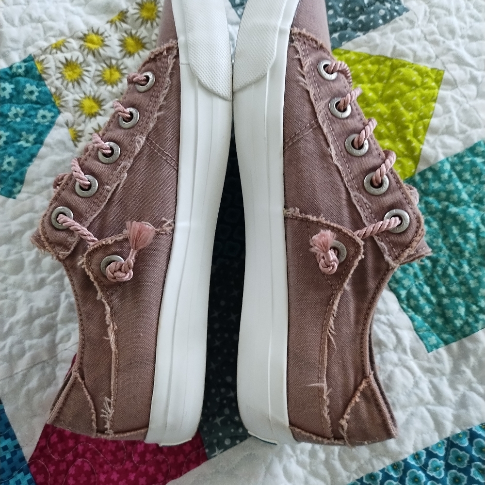 Blowfish Pink Sneakers Casual Suede Low-Top - Picture 2 of 3